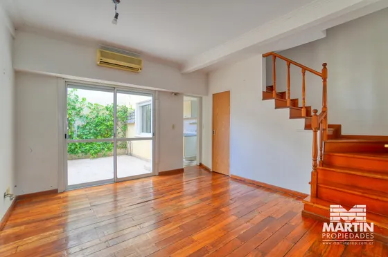 Dúplex En Tres Plantas Con Cochera Y Patio - Olivos, Próximo A Av.maipú
