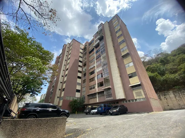 Venta De Aprtamento En Chuao De  102 Mts 2h+s 1b+s 1pe