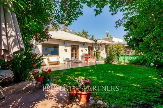 Casa Con Jardín, En Un Entorno Con Excelente Conec...