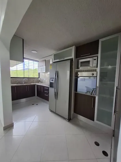 Apartamento En Alquiler Full Amoblado Res. Valle Arriba 