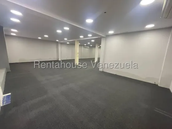Casa Comercial En Alquiler En Chuao Mls 25-17902 Yf