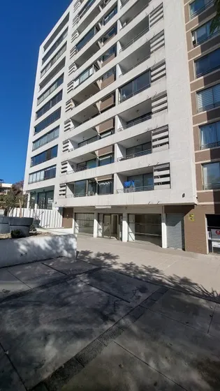 Excelente Local En Edificio De 100 Depts/a Pasos Metro/estac