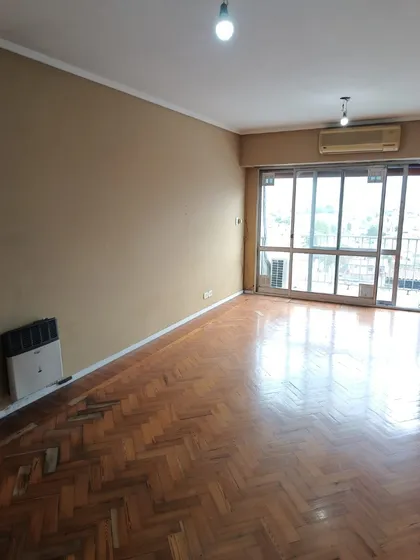 Departamento De 4 Ambientes Con Balcón 