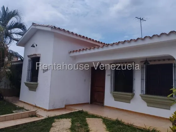 Casa En Venta Prebo Ii  Inm De 4 Hab, 3 Baños, 3 Puestos, Cocina Remodelada, Tanque 24mil Lts, Ubicada Estratégicamente En Una Calle Cerrada Con Vigilancia Privada. Valencia 2520505