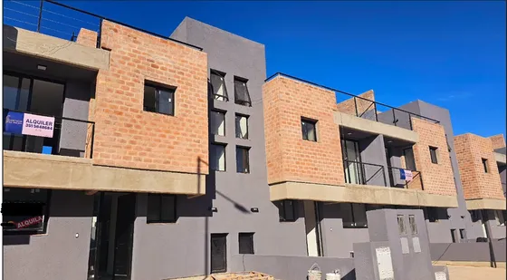 Alquilo Dúplex A Estrenar Formato Triplex En Cañuelas Chico