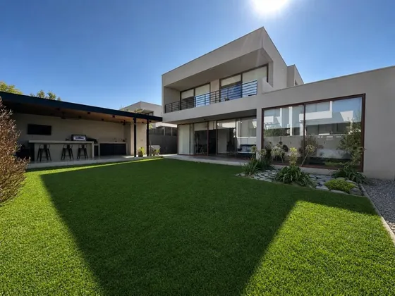 Linda Casa Mediterránea En Condominio - Chicureo Norte