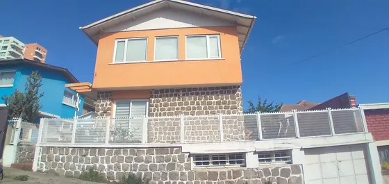 Se Vende Hermosa Y Amplia Casa En Cerro Alegre.