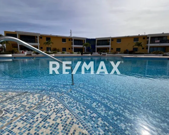 Re/max 2 Mil Vende Apartamento En Conjunto Residencial Colina De La Caranta, Con Zona Residencial, Con Vista Al Mar Y Las Salinas De Pampatar, Y Con Piscina