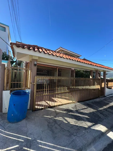 Amplia Casa En Rentaubicada En Las Antillas Solo Primer Ni