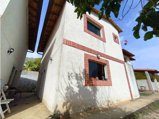 Re/max 2 Mil Vende Townhouse En Conjunto Residencial La Guacharaca, Con Zona Residencial