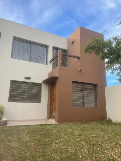 Alquiler Duplex 2 Dorm Con Escritorio B° Lomas Del Chateau.