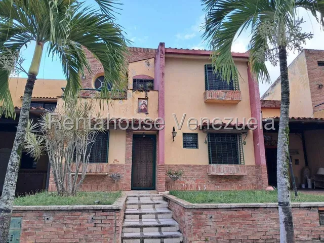Exclusiva Casa En Alquiler Fmp En Parque Mirador Guataparo Valencia Urbanizacion Cerrada Con Vigilancia.