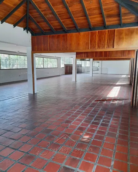 Se Vende!!! Edificación En La Urbanización La Arboleda Maracay Aragua