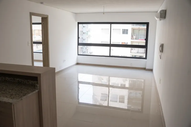 Apartamento De 1 Dormitorio, 4.to Piso, Muy Luminoso, Vista A Plaza Independencia, Seguridad 24 Hs, Portería Virtual, Excelente Ubicación Y Locomoción. Dueño Directo.