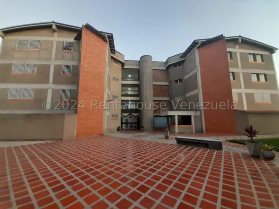 Maritza Lucena Vende Apartamento Amoblado Ubicado En Una De Las Mejores Y Seguras Zonas De Cabudare, Con Desayunador, Piso De Cerámica, Vigilancia 24/7, Gas Por Tubería, Maletero.