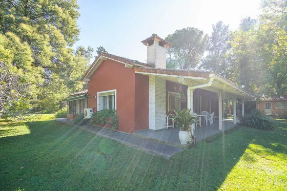 Casa 4 Ambientes Venta Barrio Parque Pero 2700 Mts