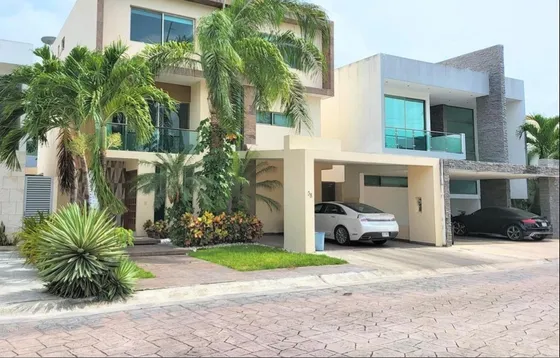 Venta De Casa En Residencial Cumbres