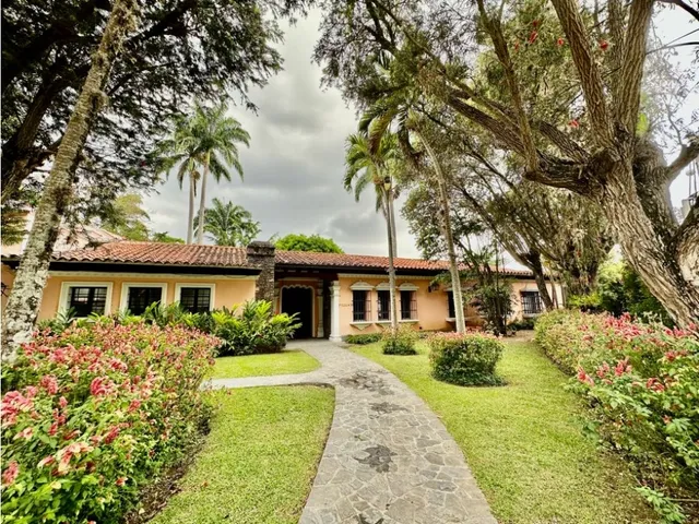 Se Vende Casa 728m2 3h+4s/7b/5p Altamira