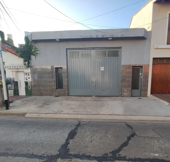 Depósito En Venta En Avellaneda Con Vivienda