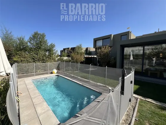 Casa En Venta De 4 Dorm. En Piedra Roja, Chicureo