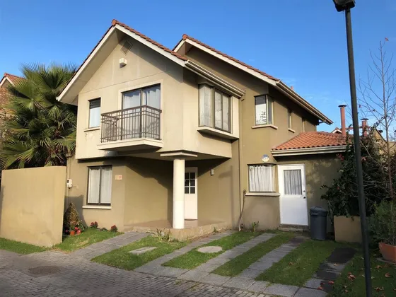 Casa En Venta De 4 Dorm. En Huechuraba