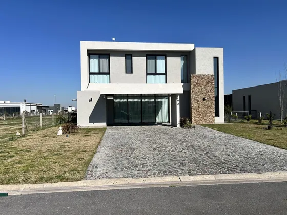 Excelenta Casa Barrio San Felipe Opcion Compra Amoblada
