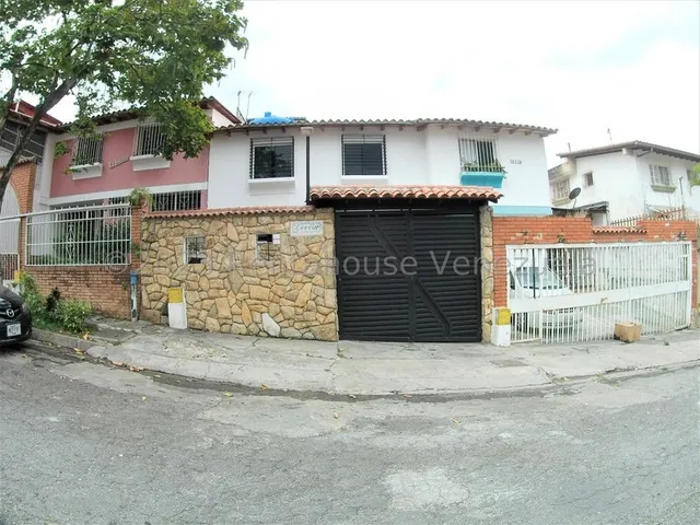 Casa Remodelada En Calle Cerrada En Venta Palo Verde I