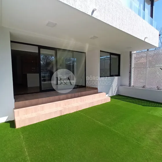 22577 - Espectacular, Primer Piso Con Jardín , Semi Nuevo 