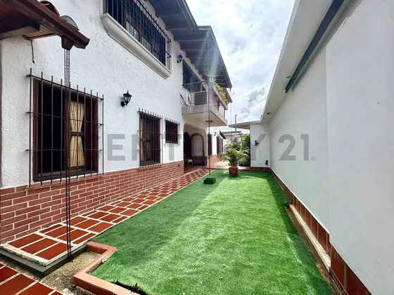 Casa En Venta Con Planta Eléctrica, Pozo De Agua En La Urb Nuevos Teques