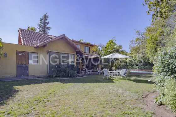 Casa Chilena En Valle La Dehesa