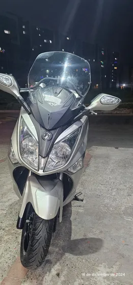 Marca:  Sym  Ref : Joymax 300i  Modelo : 2016  Soat :  06 /