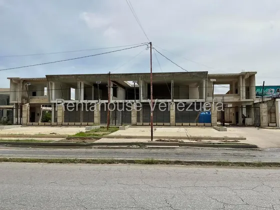 Vendo Construccion De Centro Comercial Ubicado En Avenida Principal Del Oeste De Barquisimeto Lara Rc