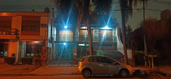 Hermoso Chalet Edificado En Barrio Pileta Modernizado Con Perfil Para Mejoras Mayores Y En Estado De Utilización Emplazado En Una Calle Que Nunca Se Inunda Y Ubicado Estratégicamente En Zona Comercial