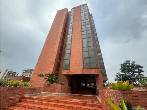 Alquiler De Oficina Amoblada En Valencia. Torre Trébol Lomas Del Este