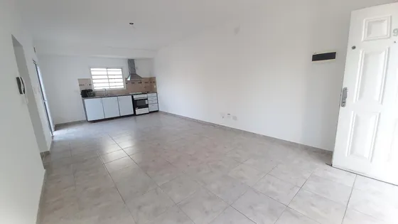Departamento En  Venta En La Plata, Un Dormitorio Con Cochera.