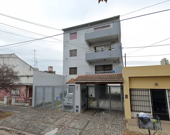 Departamento De 1 Ambiente + Cochera En Caseros  F: 6346