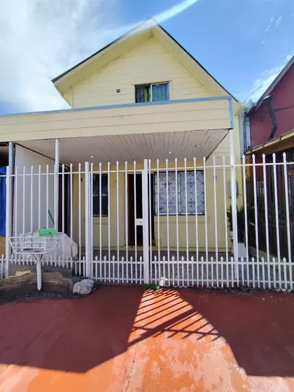 Casa En Venta De 2 Dorm. En Villa Carlos González