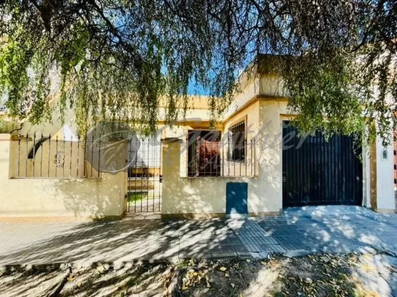 Casa En Venta En Campana Elegante Mejor Ubicación Oasis Urbano Oportunidad