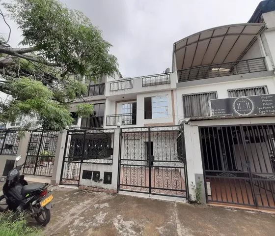 En Ciudad 2000 Vendo Casa