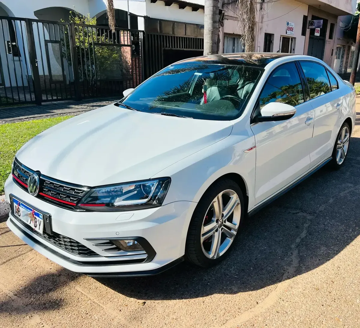 Volkswagen Vento 2.0 TSI GLI 211 HP App-Connect + Navigation DSG