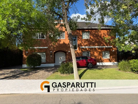 Casa En Venta Y Alquiler En Septiembre, Escobar. 5 Ambientes