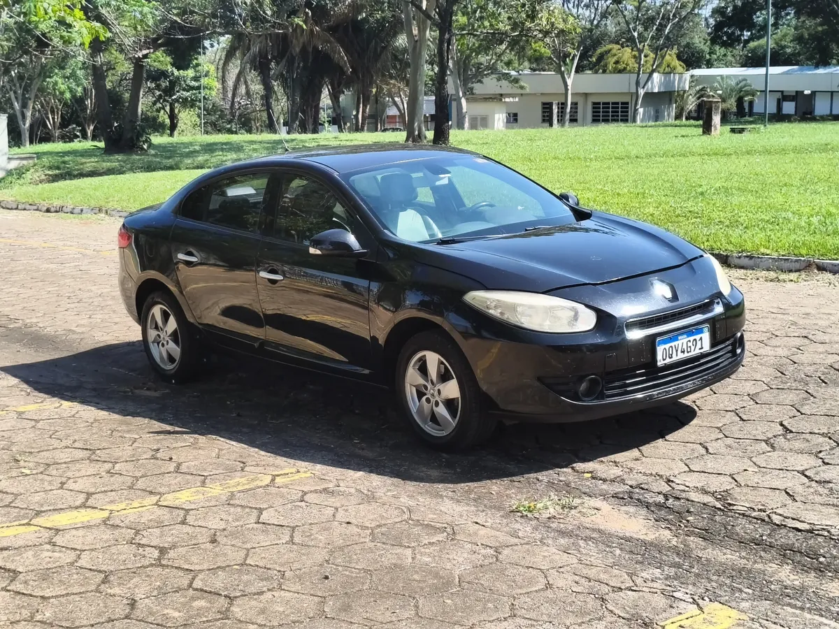 Renault Fluence 2014 2.0 Dynamique X-tronic Hi-flex 4p Renault Fluence 2014 2.0 Dynamique X-tronic Hi-flex 4p