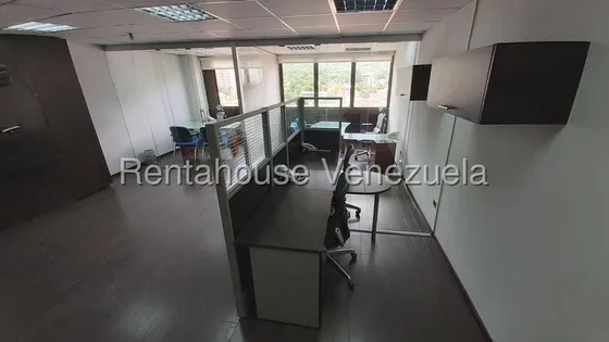 Alquiler De Cómoda Oficina En Los Dos Caminos #25-23693