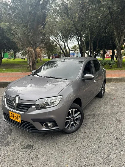 Renault Logan 1.6 Privilege / Intens