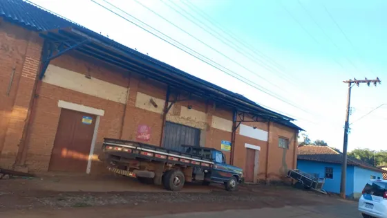(grande Oportunidade) Vende-se Armazém Em Ótima Localização
