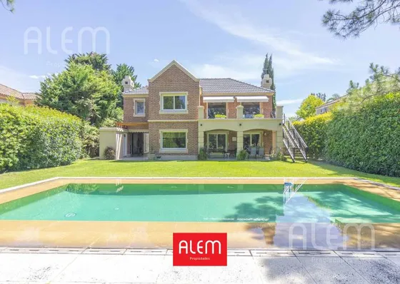 Casa En Venta En Saint Thomas Sur, Canning
