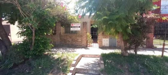 Garin - Casa Con Dpto. Al Fondo - Ideal Familia Numerosa - Amplio Lote Con Parque -