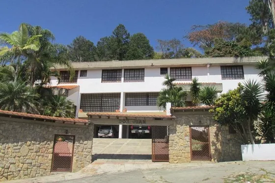Se Vende Casa En Prados Del Este Mls #24-20653