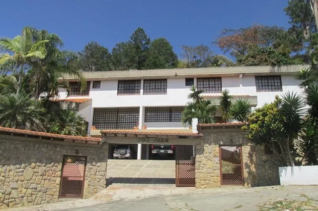 Se Vende Casa En Prados Del Este Mls #24-20653