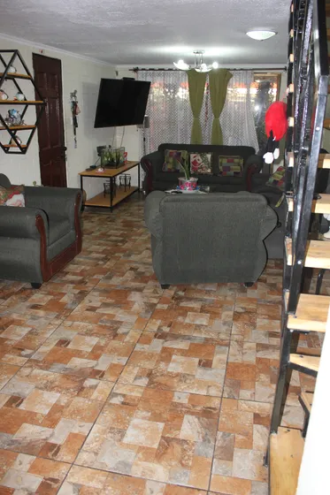 Se Vende Casa Con 5 Dormitorios En Maipu